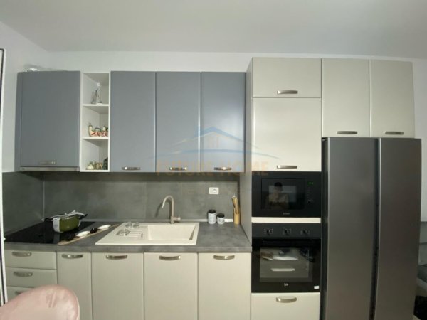 Vlore, jepet me qera apartament 1+1 Kati 6, 4.327 m² 350 Euro (Rruga e Cipajve , Vlore.)