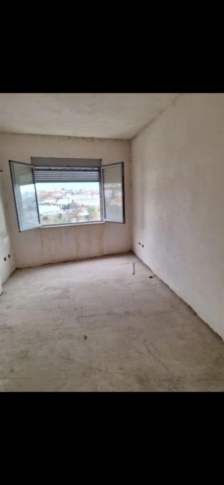 Shitet Apartament 2+1+Post Parkimi Tek Kafja E Rremes (ID B120420) Tirane