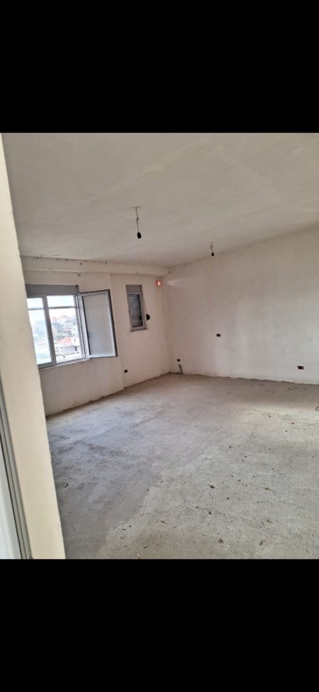 Shitet Apartament 2+1+Post Parkimi Tek Kafja E Rremes (ID B120420) Tirane