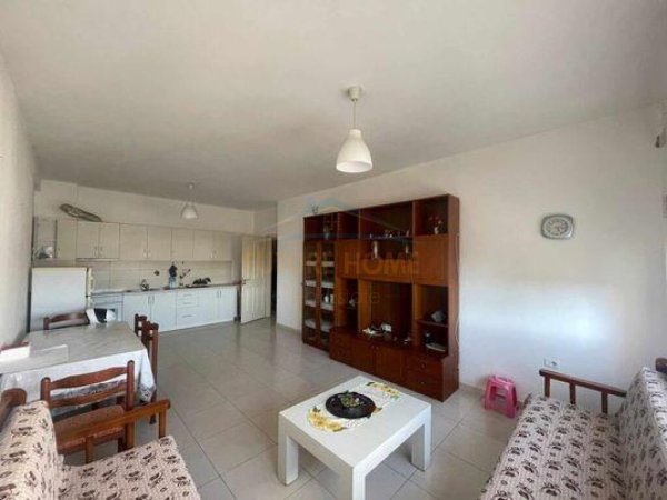 Tirane, jepet me qera apartament 2+1 Kati 2, 110 m² 400 Euro (YZBERISHT)