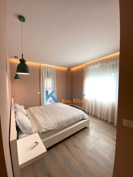 Tirane, jap me qera apartament 2+1+BLK Kati 2, 89 m² 60.000 Leke (Rruga Ferit Xhajko)