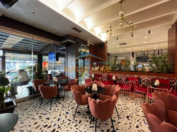 Biznes Bar Lounge ne shitje perballe Gjimnazit "Ismail Qemali"