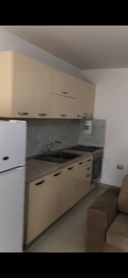 Apartament 1+1 me qera  ( Rruga 5 maji ) 280 euro