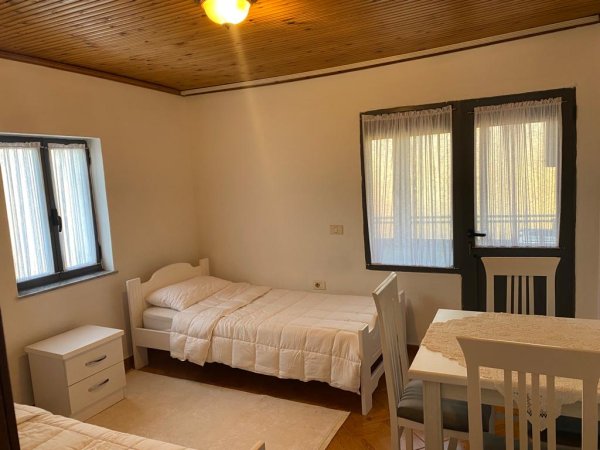 Qera, Apartament 2+1, Spitali Amerikan 2, Tiranë - 550€ | 190 m²