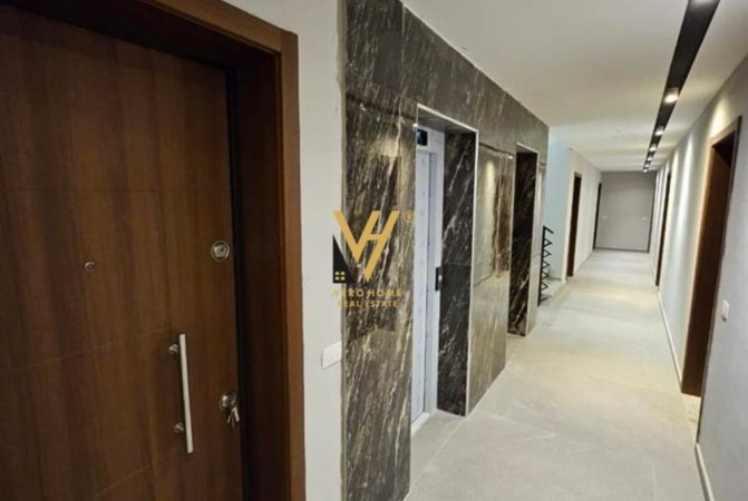 Tirane, jepet me qera zyre Kati 2, 56 m² 550 Euro (PAZARI I RI)