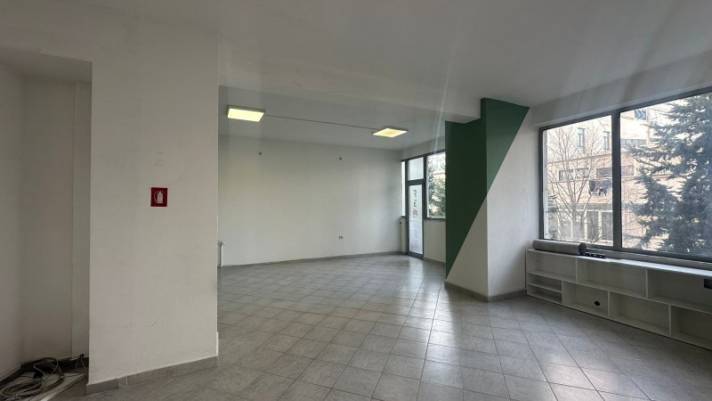 Qera, Ambient Biznesi, Brryli, Tiranë - 350€ | 80.5 m²