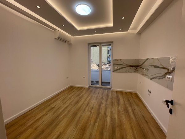Qera, Apartament 3+1, Rruga Mine Peza, Tiranë - 1300€ | 104 m²