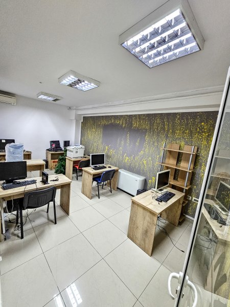 Tirane, jepet me qera ambjent biznesi Kati 5, 300 m² 2900€  (Rruga e Dibres, Vila Gold)