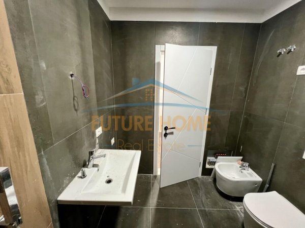 Shitet, Apartament 2+1, Unaza e Re, Tiranë. 113,000 €
