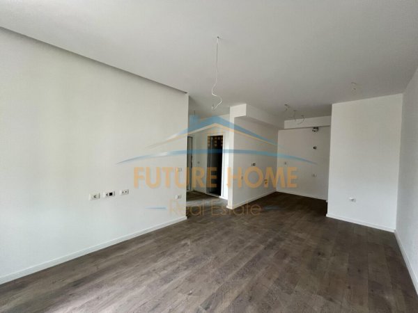 Shitet, Apartament 2+1, Unaza e Re, Tiranë. 113,000 €