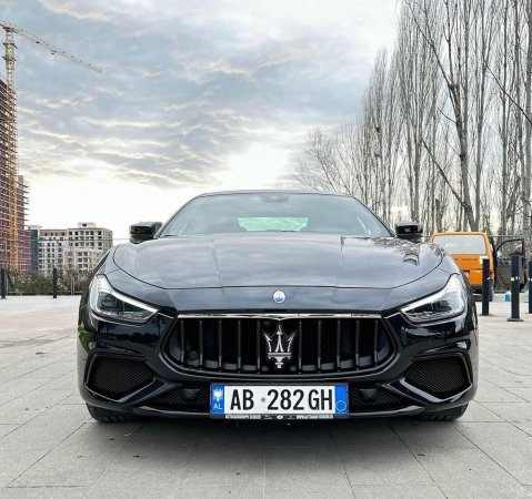 Shitet Maserati Ghibli 330CV GT-GranSport Hybrid Viti 2021, km 15.000 - Full Optionals me te gjitha sensoret