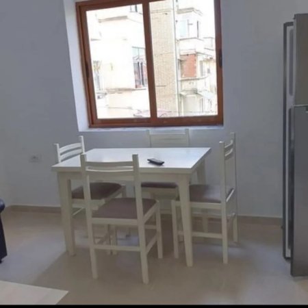 Shitet Apartament 2+1 ne Xhamllik, 110.000 Euro