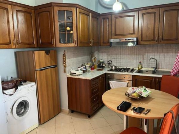 Plazh-Durres, jepet me qera apartament 2+1+A+BLK Kati 3, 70 Euro (Golem)