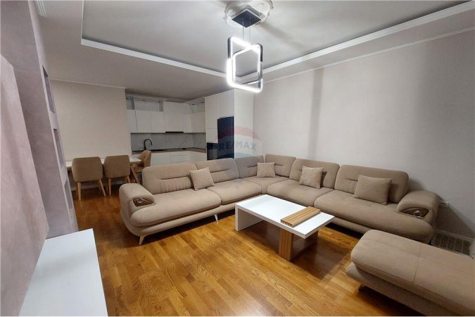 Apartament 2+1+2,totalisht i mobiluar me qira ne 5 Maj per 550 Euro!