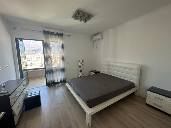 Shitet, Apartament 2+1+2, Rruga 5 Maji, Tiranë - 130,000€ | 114.5 m²