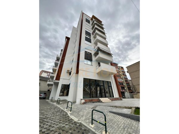 Shitet, Ambient Biznesi, Tregu Elektrik, Tiranë. 280.000 EURO
