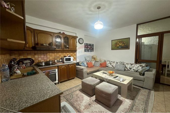 Apartament ne shitje/ Rruga e Dibres/ Tirane    110,000 euro