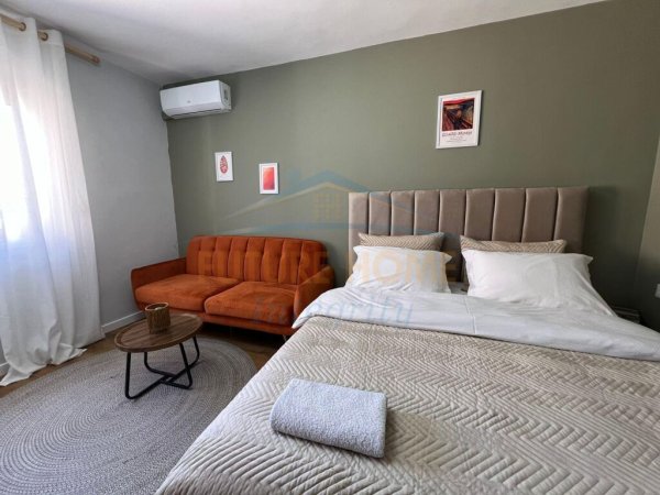 Shitet, Apartament 1+1 dhe Garsoniere, 21 Dhjetori, Tiranë. 155,000 €
