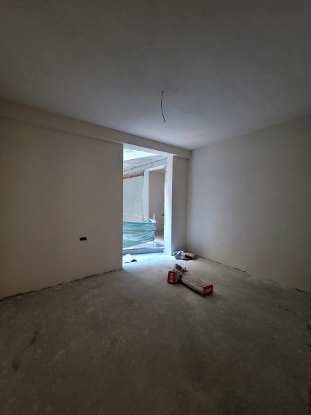 Shitet, Apartament 2+1+2, Mine Peza, Tiranë.