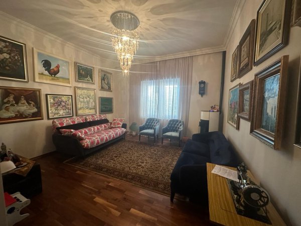 Qera, Apartament 3+1, Pazari i Ri, Tiranë - 1500€ | 140m²