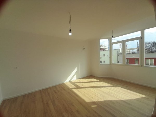Shesim Apartament 1+1 tek 21 Dhjetori 130.000 euro