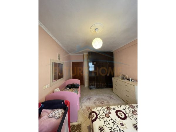 Shitet, Apartament 2+1+2, Unaza e Re, Tiranë UNA38274