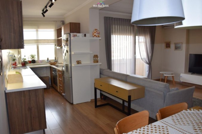 Apartament 3+1 Me Qera Tek Pazari I Ri (ID B2385) Tirane.