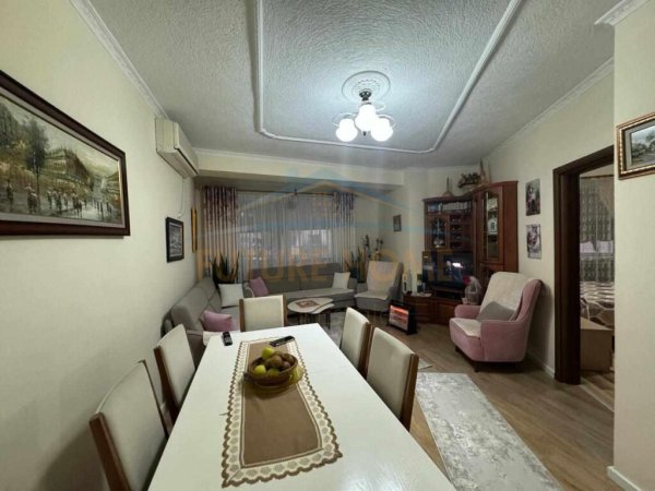 Shitet, Apartament 3+1+2+Depo, Unaza e Re, Tiranë UNA38389