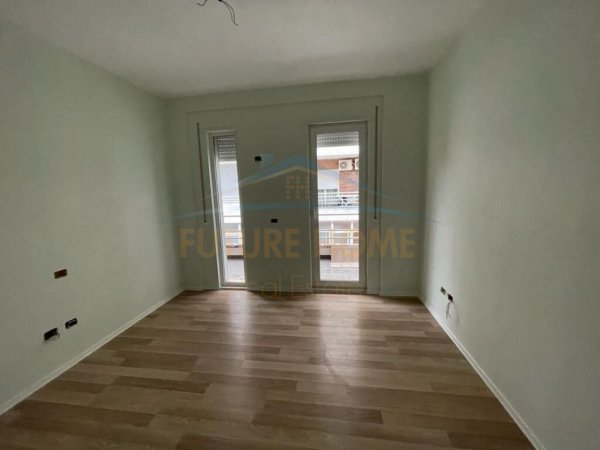 Shitet, Apartament 3+1+2, Fresku 	€ 130,000.00