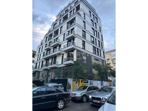 Apartament i Pershtatshem Per Zyra me Post Parkimi tek Rruga e Bogdaneve ENT89014