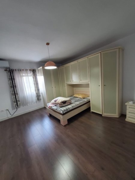 Qera, Apartament 2+1+2, Komuna e Parisit, Tiranë