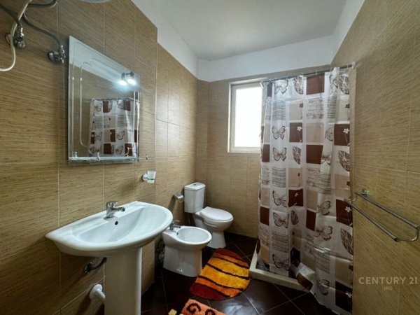 Apartament 2+1 me qera tek 21 Dhjetori tek Mozaiku i Tiranes! 600 Euro