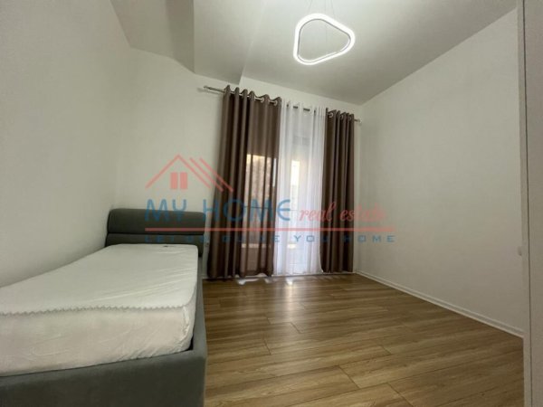 Apartament 3+1 Me Qira Tek 21 Dhjetori ne Tirane(Bajram)