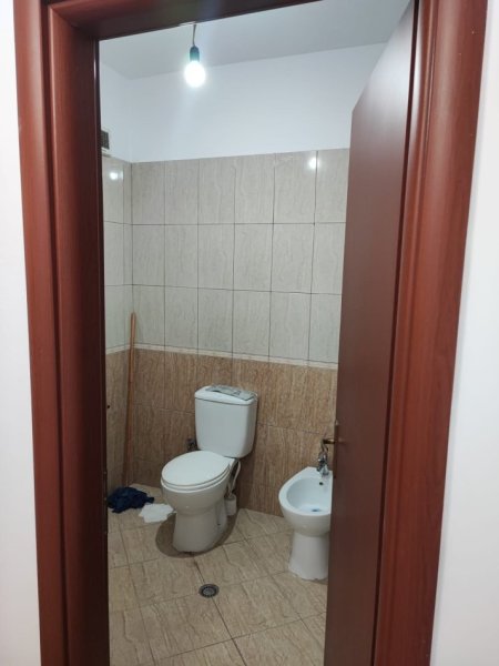 Jepet per qira apartament 2+1+2 tualete në Astir, pranë Vila L