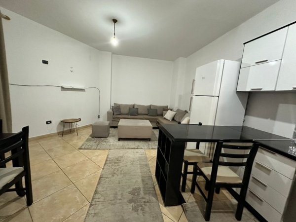 !!Jepet me Qera Apartament 1+1 tek Pazari i Ri, 470 Euro, Super Lokacion!!