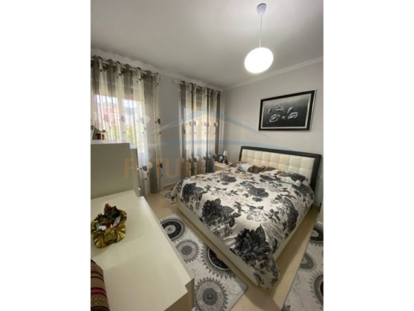 Shitet, Apartament 2+1, Kodra e Diellit, Tiranë.
160,000 €