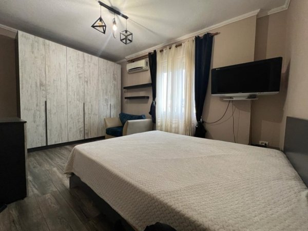 Apartament 2+1 me qira Rr. “Durresit” Ambasada Polake, ne Tirane