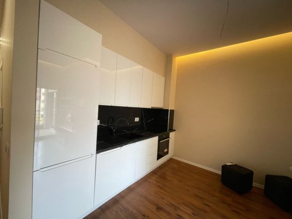 Apartament me qira tek Nenkalimi , Tirane ! 800 Euro