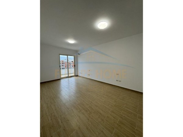 Shitet, Apartament 2+1, Yzberisht. UNA38809