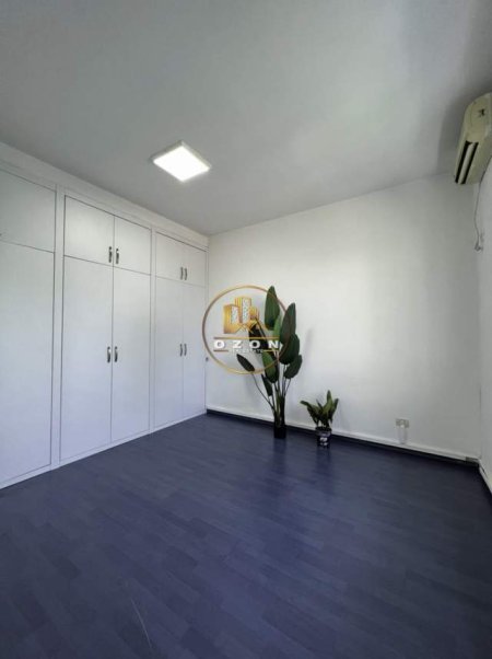 Tirane, jepet me qera ambjent biznesi Kati 3, 210 m² 1.800 Euro (Blloku)