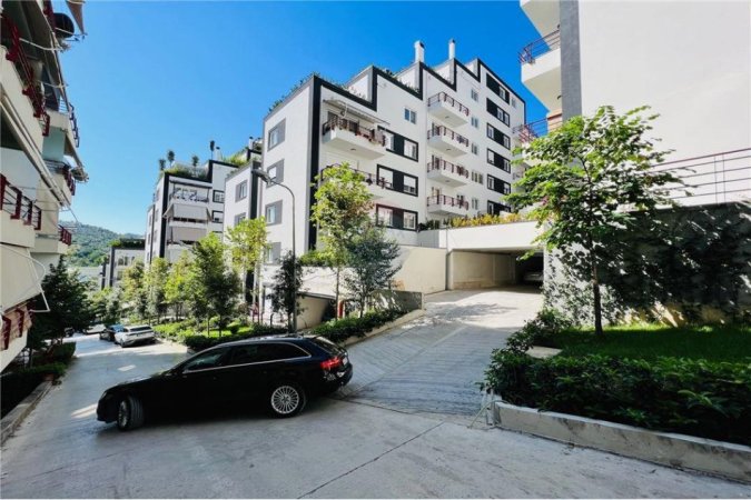 Apartament - Me Qira - Liqeni i Thatë, Shqipëri
Jepet me qira apartament 2+1+post parkimi