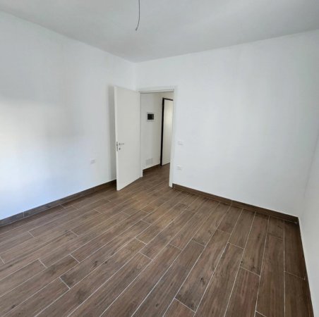 Jap apartament 1+1 me qira i ri fare, Ne Selite, 330 Euro