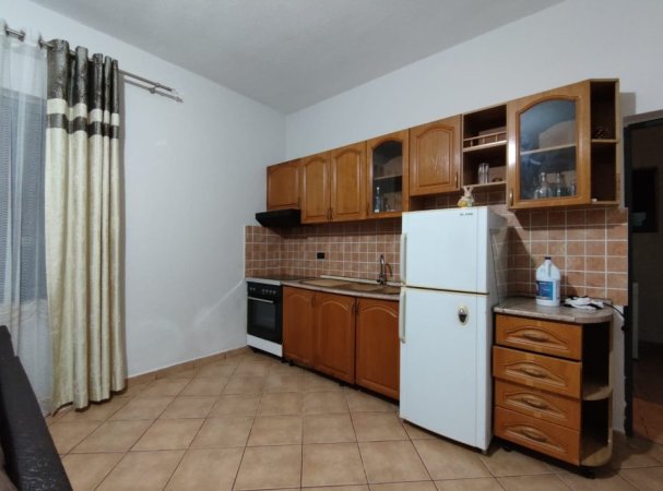 Jepet me qera Apartamenti 1+1 300 euro ,  Ali Dem rruga Pasho Hysa prane rezidences Kaimi.