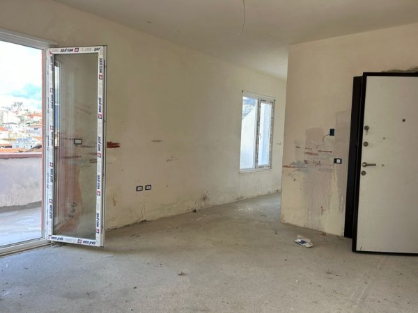 Shitet Apartament 2+1 ne Selitë, Rruga "David Selenica", tek xhamia e Selites