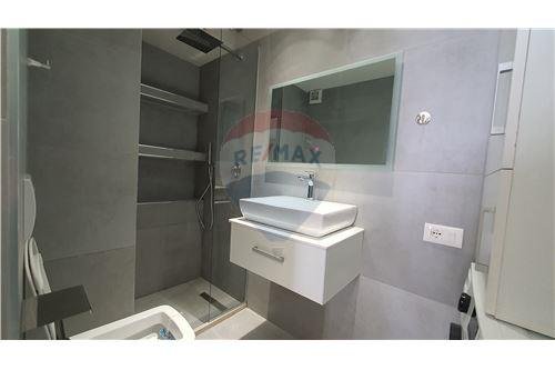 Apartament - Me Qira - Qendër, Shqipëri
APARTAMENT 1+1 PER QIRA NE QENDER