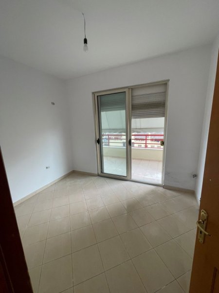 Shitet, Apartament 1+1, Komuna e Parisit, Tiranë - 105000€ | 53 m²