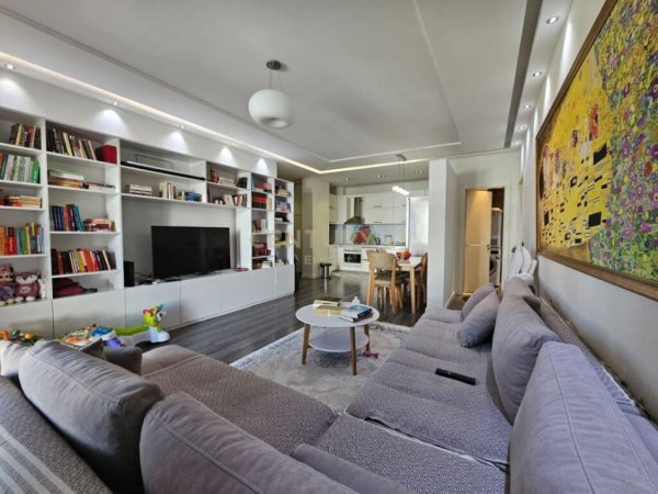 Mbikalimi Komunes Parisit, Shesim Apartament 2+1  180,000 €