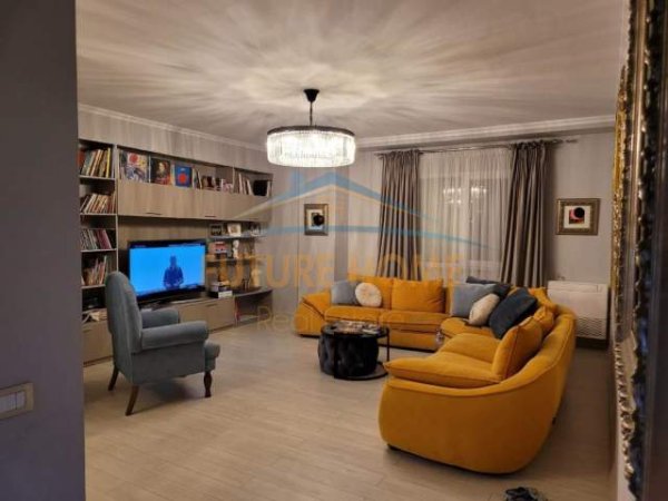 Durres, shitet apartament 3+1+BLK Kati 2, 200 m² 140.000 Euro (Gjykata)