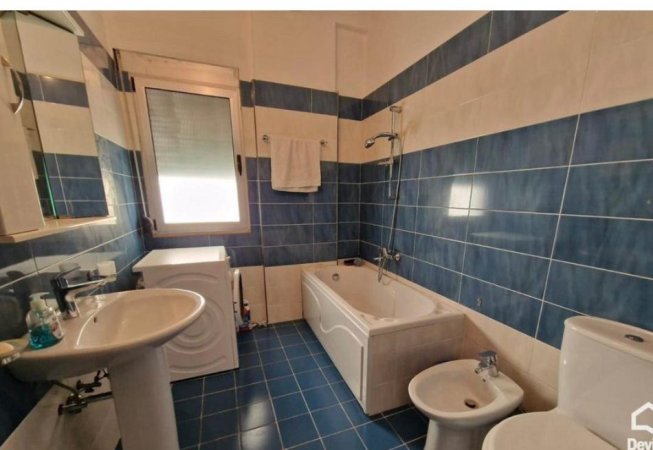 Shitet apartament 2+1+2 tualete(secila me dritare)+ Bllk