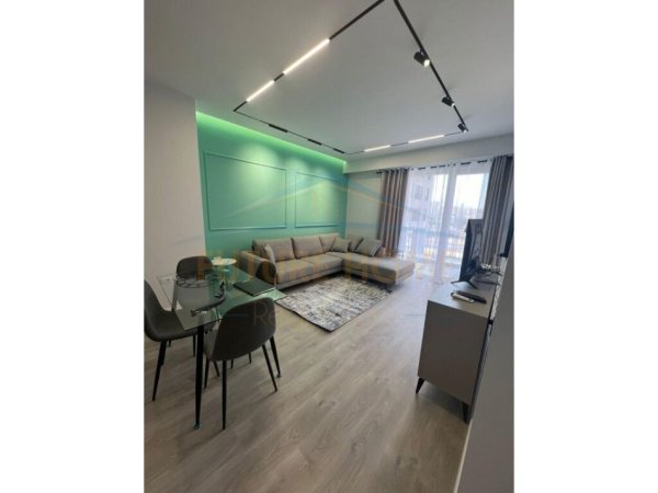Qera, Apartament 2+1+2, Ish Fusha e Aviacionit, Tiranë
Cmimi 700 euro